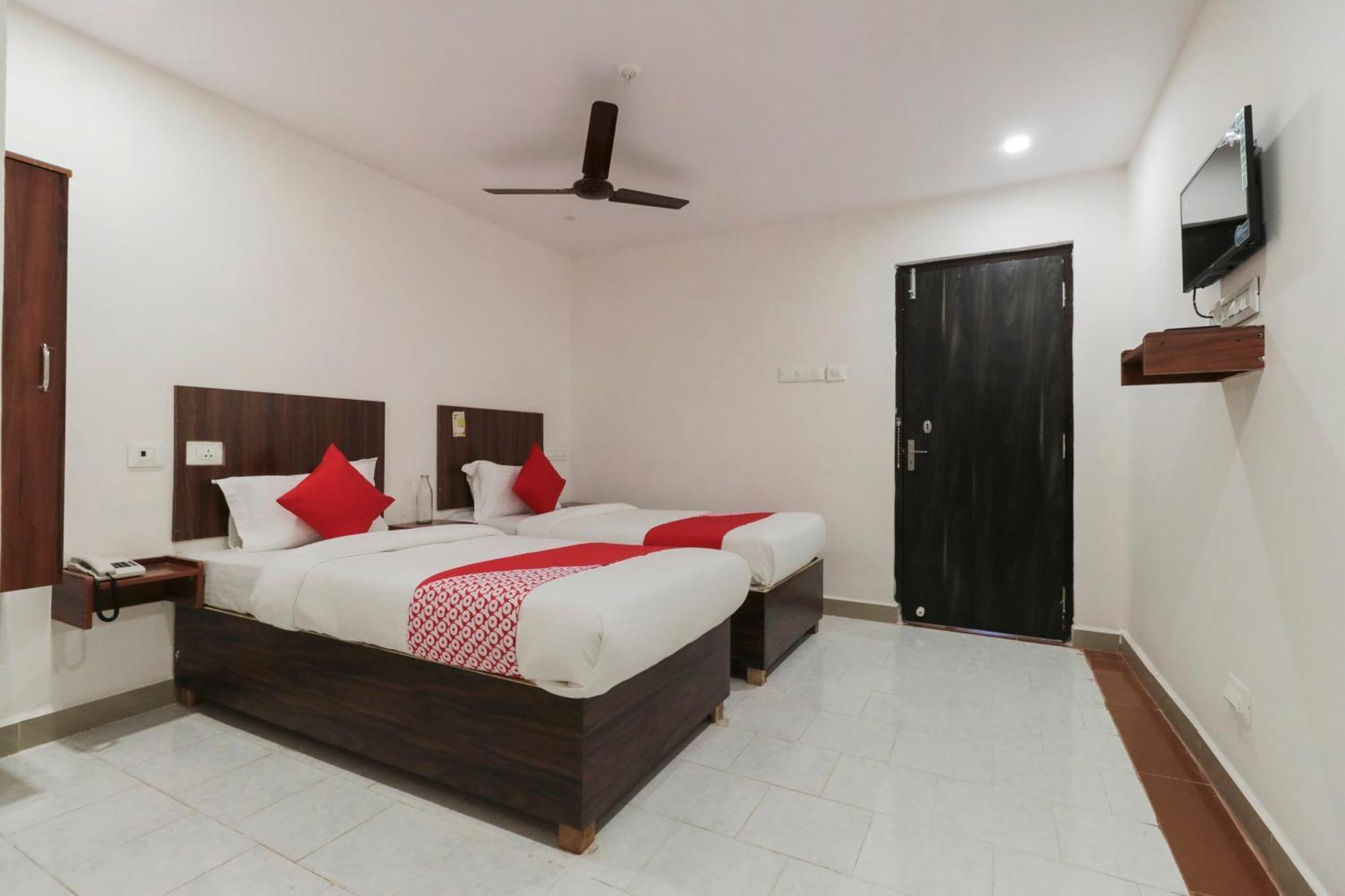 Hotel O Akshaya Elite Vijayawāda Esterno foto